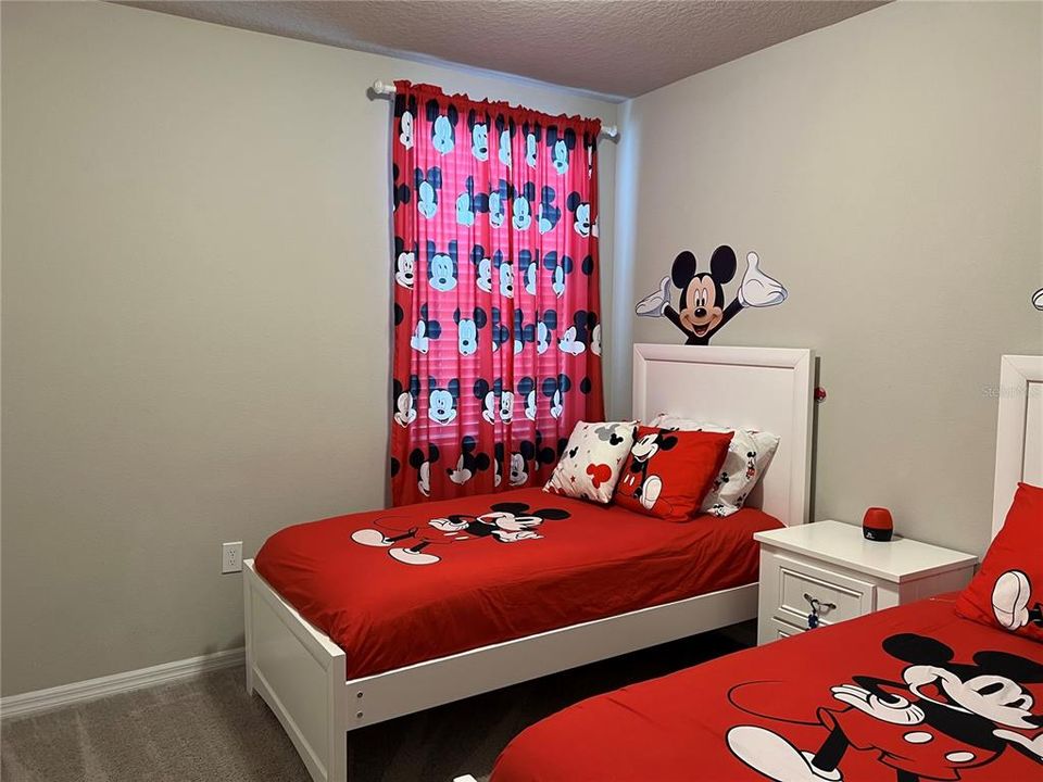 Под контрактом: $2,990 (4 спален, 2 ванн, 1678 Квадратных фут)