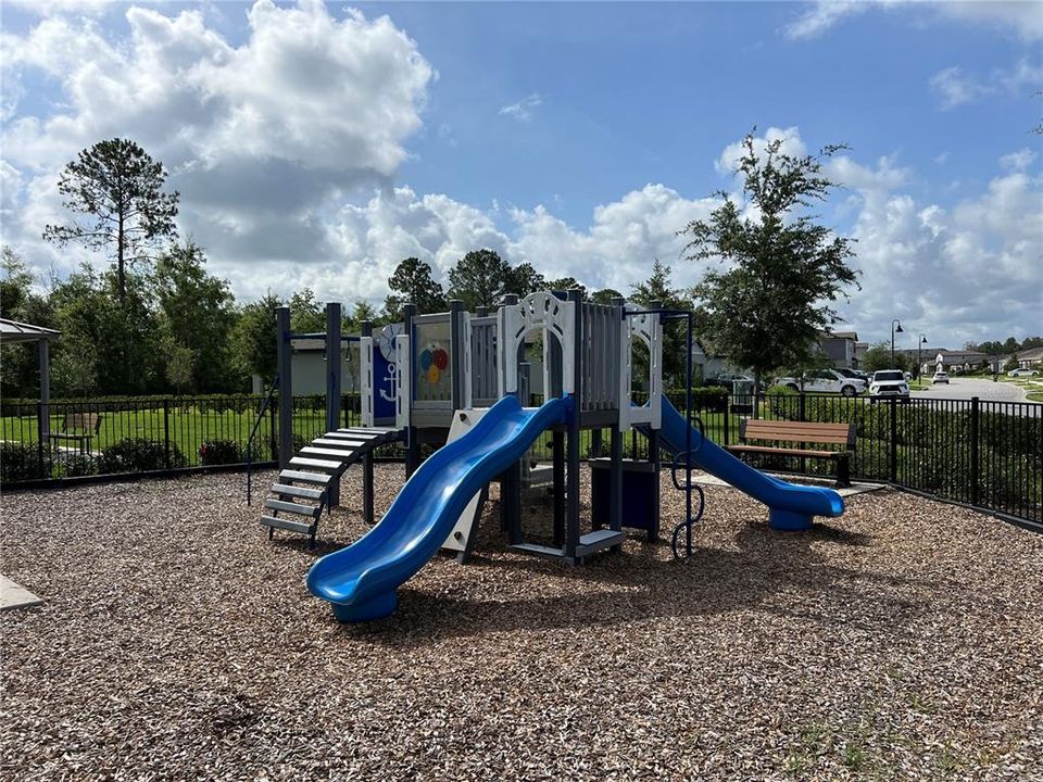 Под контрактом: $2,990 (4 спален, 2 ванн, 1678 Квадратных фут)