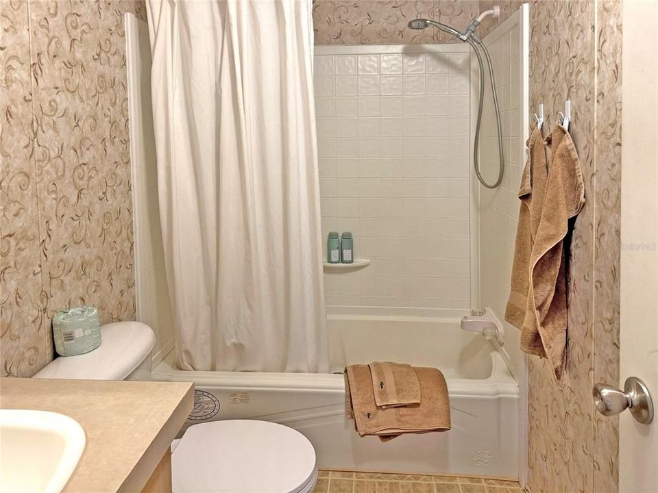 На продажу: $89,900 (2 спален, 2 ванн, 840 Квадратных фут)