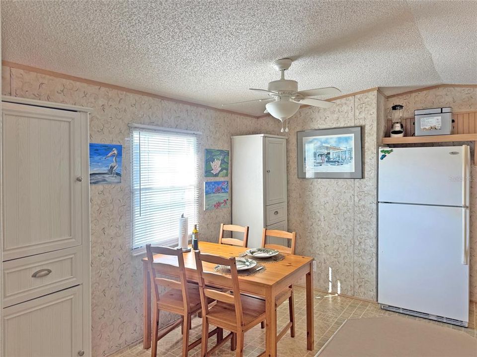 На продажу: $89,900 (2 спален, 2 ванн, 840 Квадратных фут)