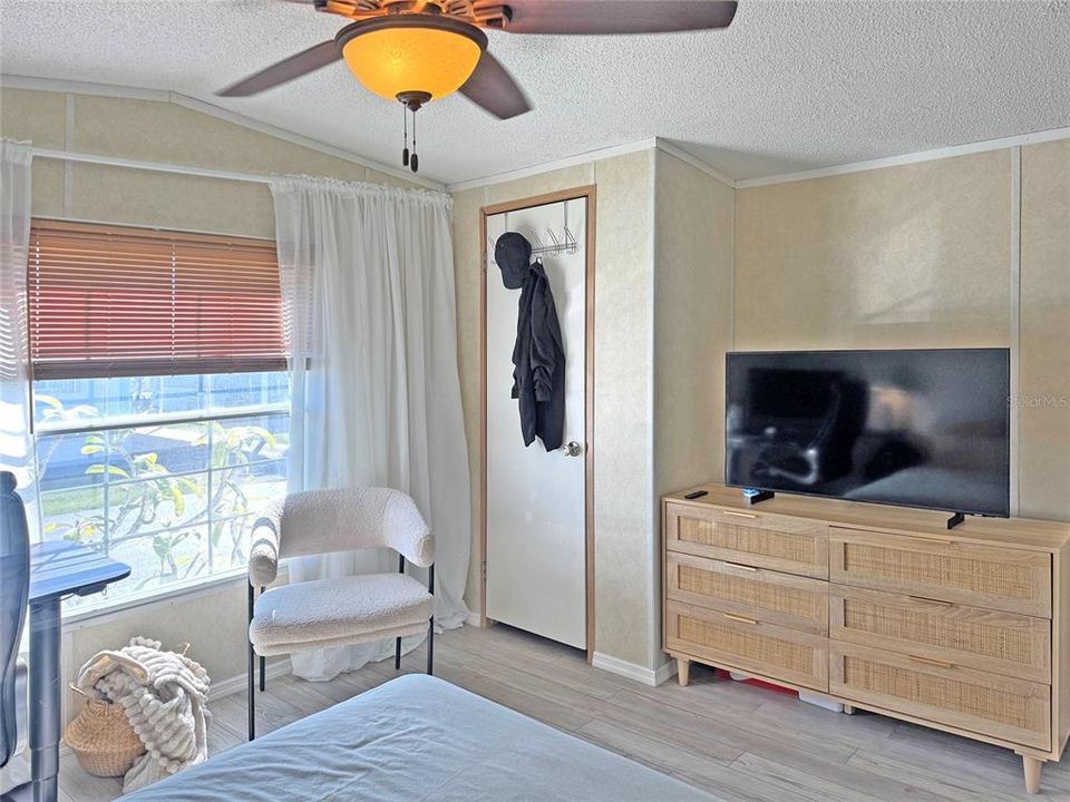 На продажу: $89,900 (2 спален, 2 ванн, 840 Квадратных фут)