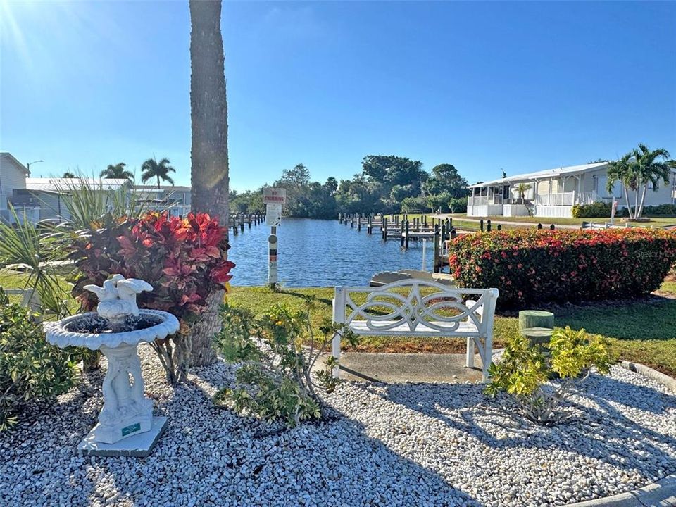 На продажу: $89,900 (2 спален, 2 ванн, 840 Квадратных фут)