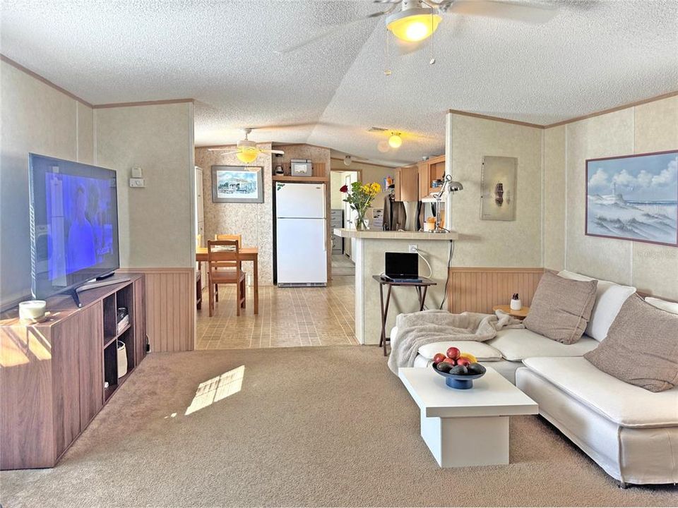 На продажу: $89,900 (2 спален, 2 ванн, 840 Квадратных фут)