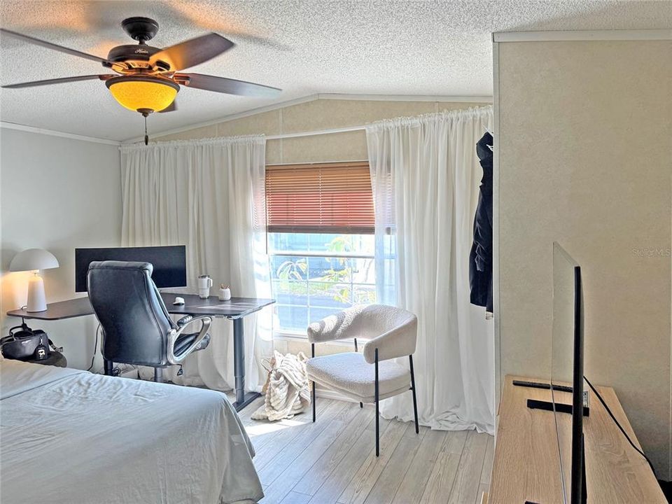 На продажу: $89,900 (2 спален, 2 ванн, 840 Квадратных фут)