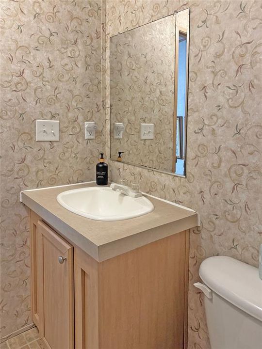 На продажу: $89,900 (2 спален, 2 ванн, 840 Квадратных фут)