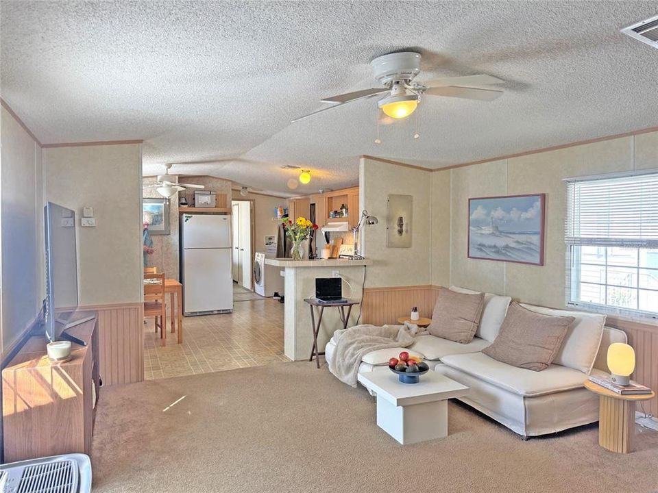 На продажу: $89,900 (2 спален, 2 ванн, 840 Квадратных фут)