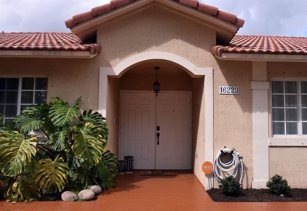 合同活跃: $499,999 (3 贝兹, 2 浴室, 1224 平方英尺)