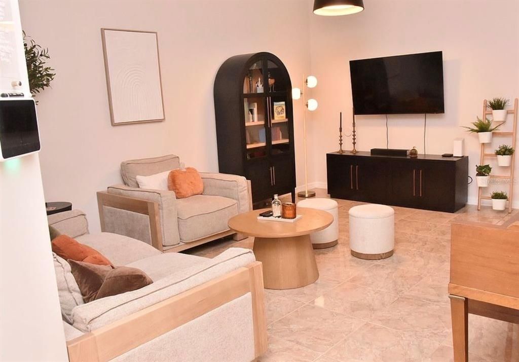 合同活跃: $499,999 (3 贝兹, 2 浴室, 1224 平方英尺)