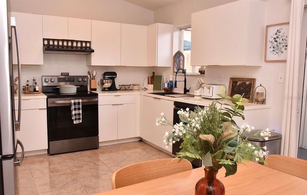 合同活跃: $499,999 (3 贝兹, 2 浴室, 1224 平方英尺)