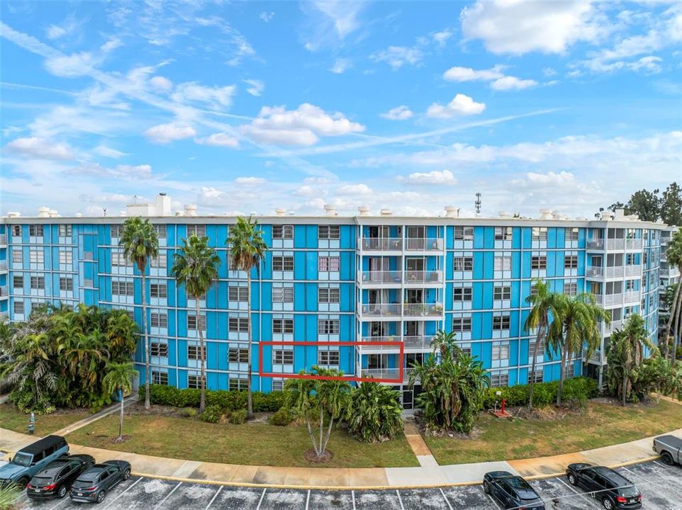 For Sale: $76,900 (1 beds, 1 baths, 708 Square Feet)