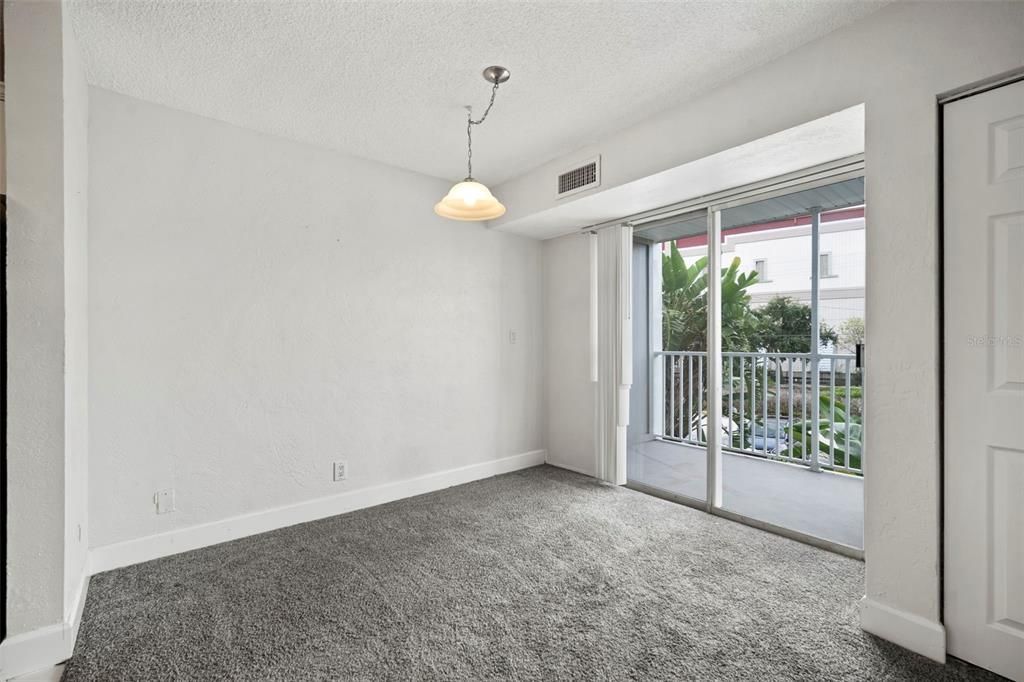 For Sale: $76,900 (1 beds, 1 baths, 708 Square Feet)