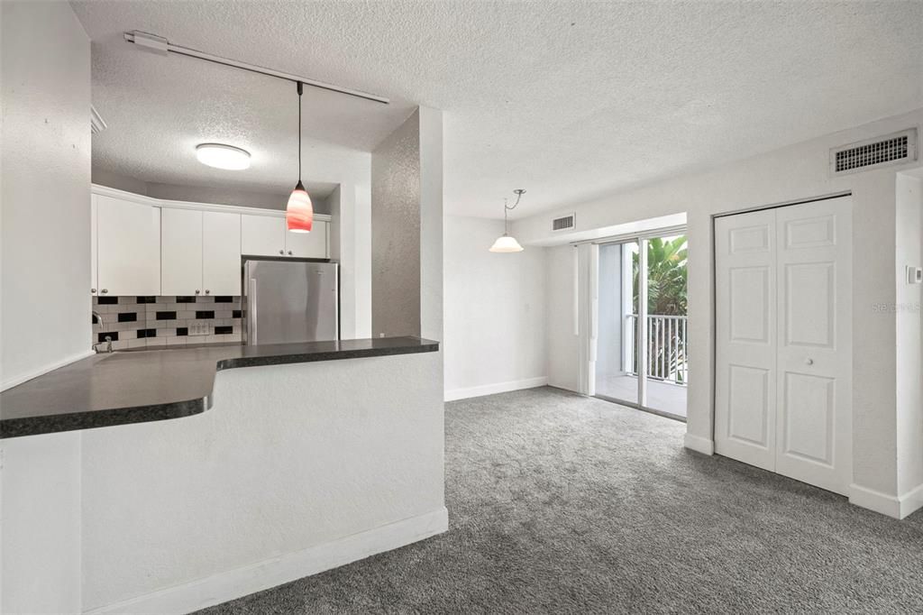 For Sale: $76,900 (1 beds, 1 baths, 708 Square Feet)