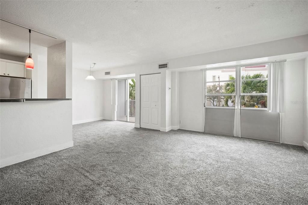 For Sale: $76,900 (1 beds, 1 baths, 708 Square Feet)