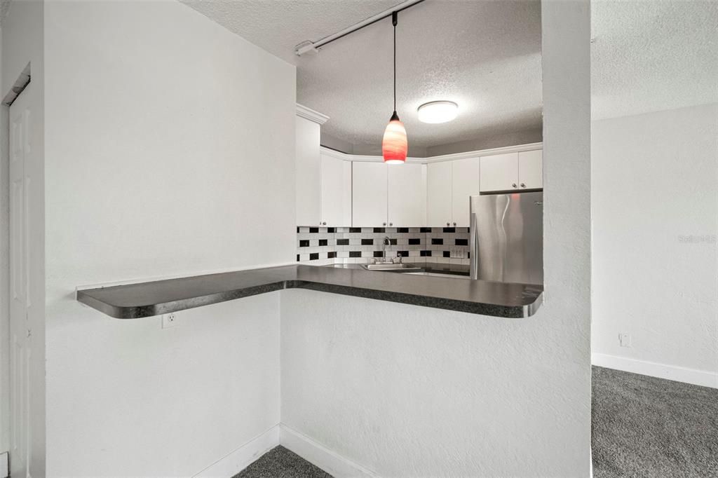 For Sale: $76,900 (1 beds, 1 baths, 708 Square Feet)