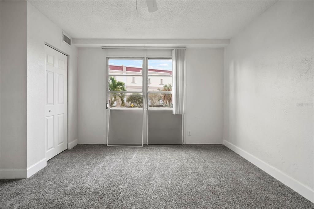 For Sale: $76,900 (1 beds, 1 baths, 708 Square Feet)