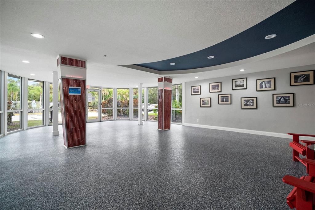 For Sale: $76,900 (1 beds, 1 baths, 708 Square Feet)