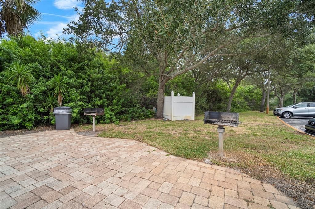 For Sale: $76,900 (1 beds, 1 baths, 708 Square Feet)