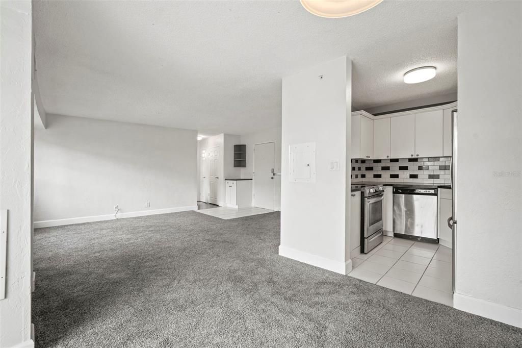 For Sale: $76,900 (1 beds, 1 baths, 708 Square Feet)