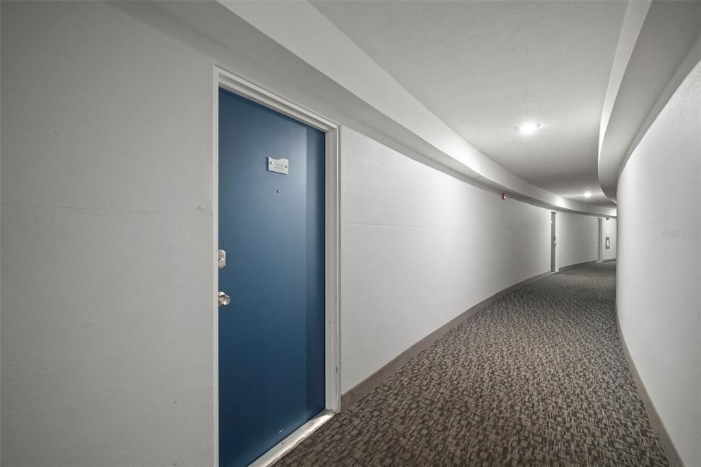 For Sale: $76,900 (1 beds, 1 baths, 708 Square Feet)