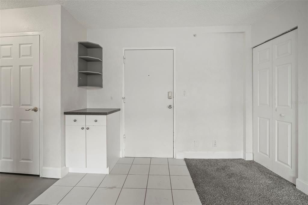 For Sale: $76,900 (1 beds, 1 baths, 708 Square Feet)