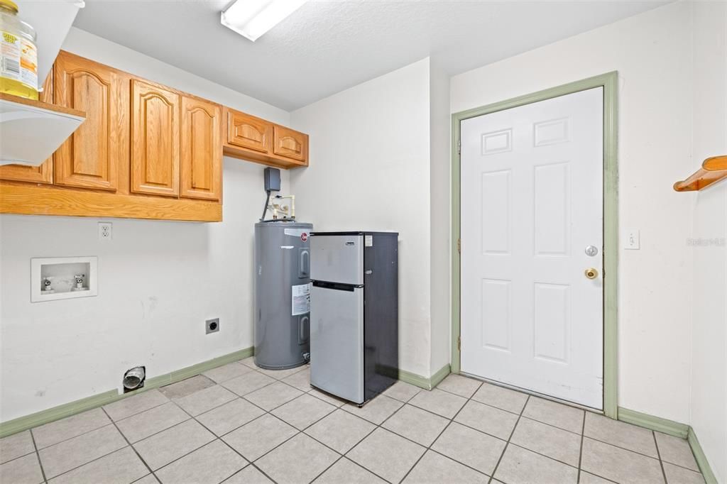 Под контрактом: $330,000 (3 спален, 2 ванн, 2069 Квадратных фут)