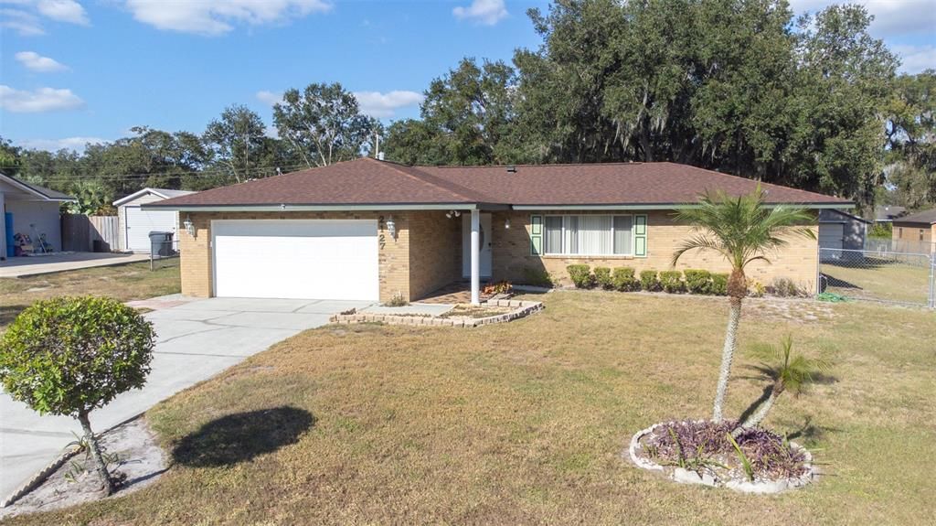 Под контрактом: $330,000 (3 спален, 2 ванн, 2069 Квадратных фут)