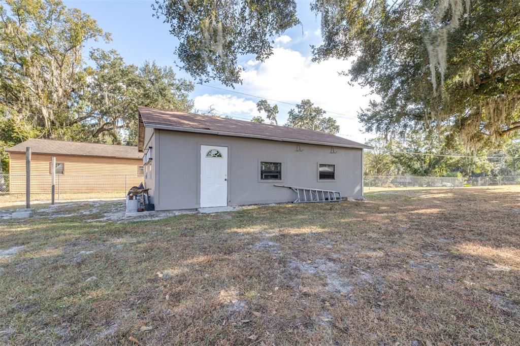 Под контрактом: $330,000 (3 спален, 2 ванн, 2069 Квадратных фут)