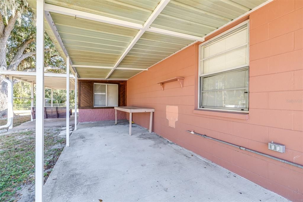 Под контрактом: $330,000 (3 спален, 2 ванн, 2069 Квадратных фут)