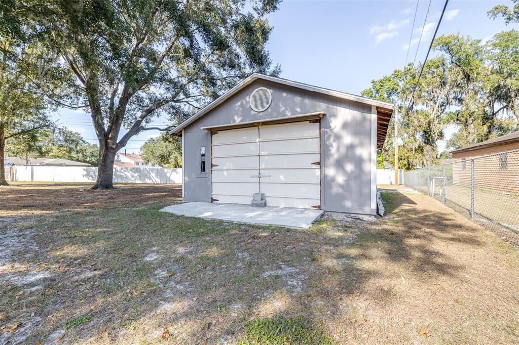 Под контрактом: $330,000 (3 спален, 2 ванн, 2069 Квадратных фут)