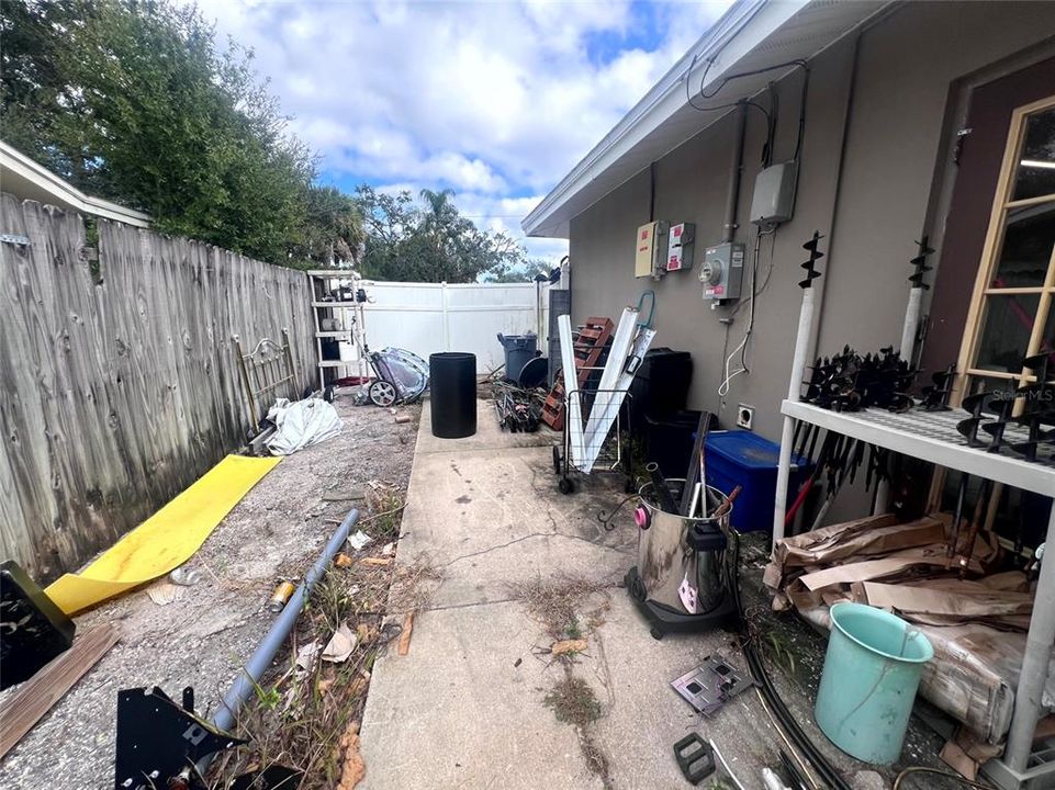 Active With Contract: $265,000 (4 beds, 2 baths, 1392 Square Feet)