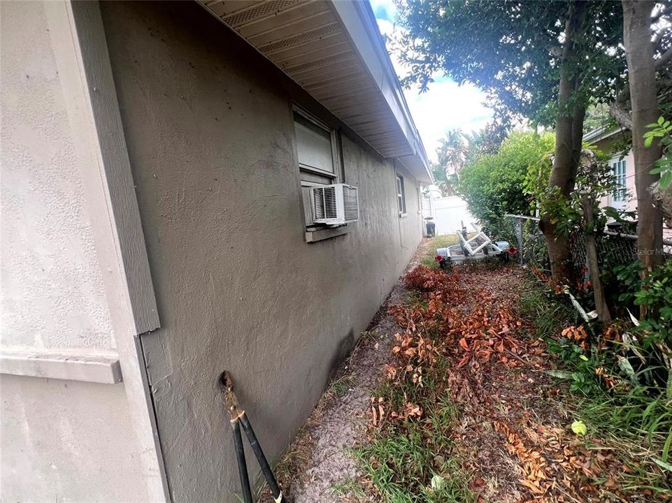 Active With Contract: $265,000 (4 beds, 2 baths, 1392 Square Feet)