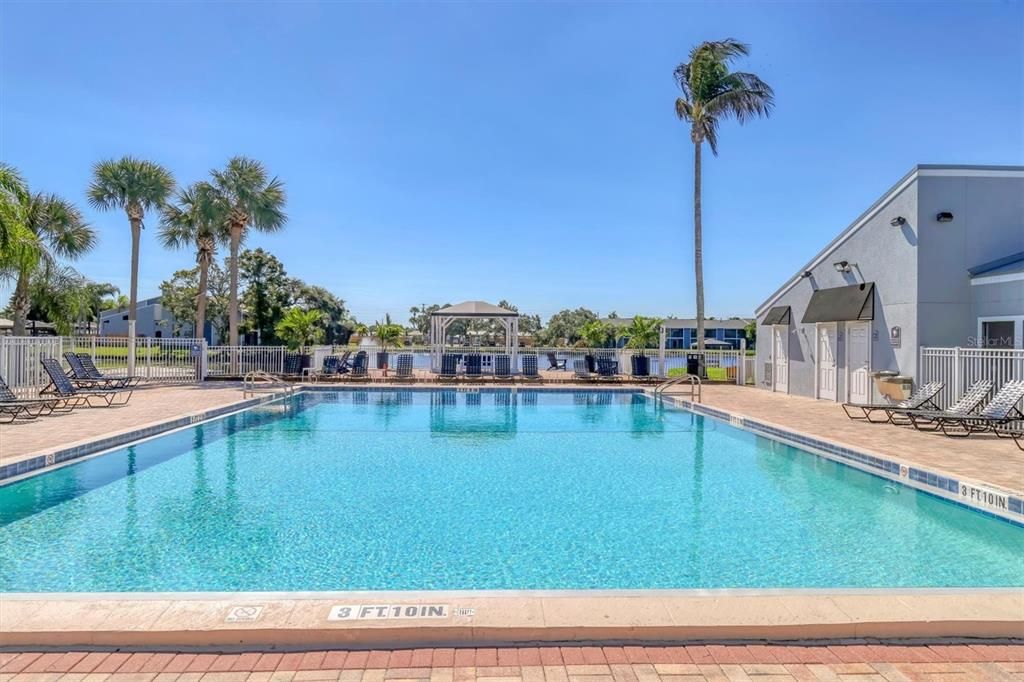 For Sale: $123,900 (2 beds, 2 baths, 962 Square Feet)