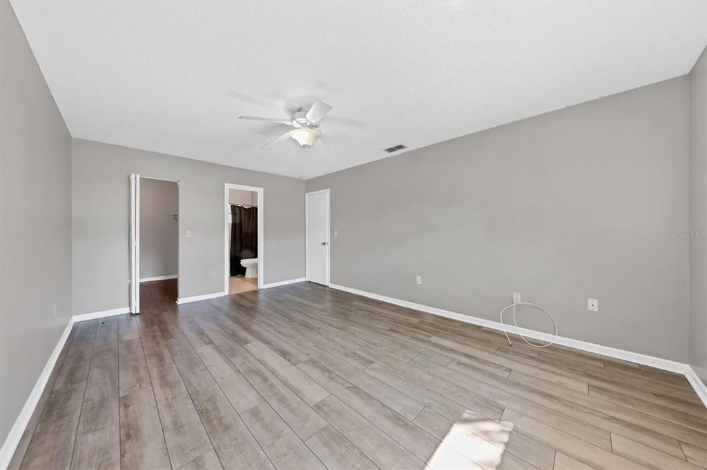 For Sale: $123,900 (2 beds, 2 baths, 962 Square Feet)