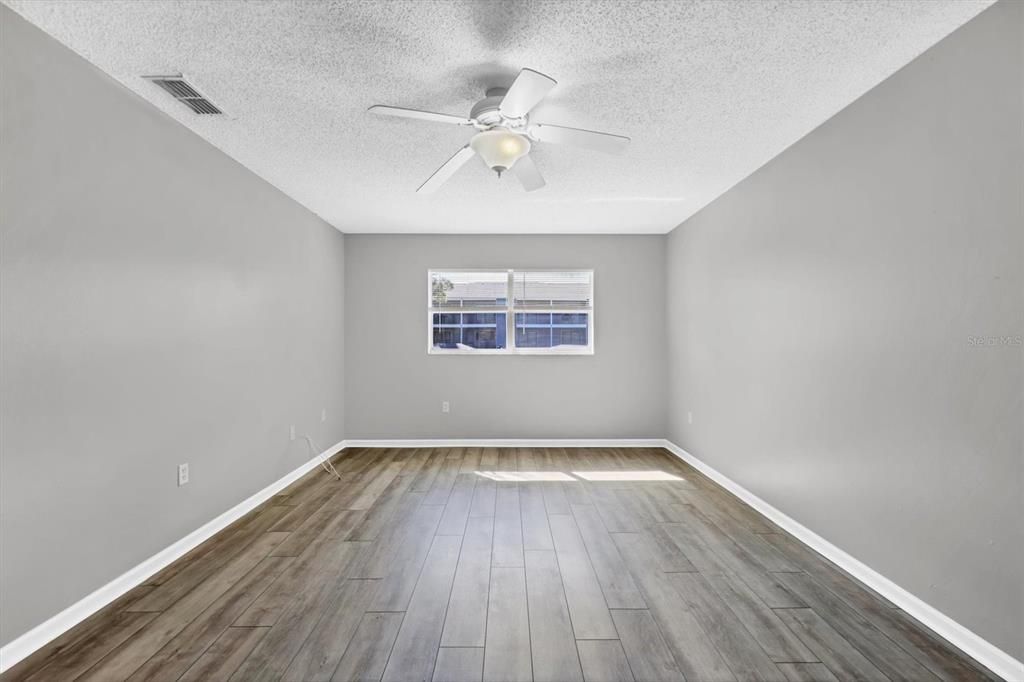 For Sale: $123,900 (2 beds, 2 baths, 962 Square Feet)