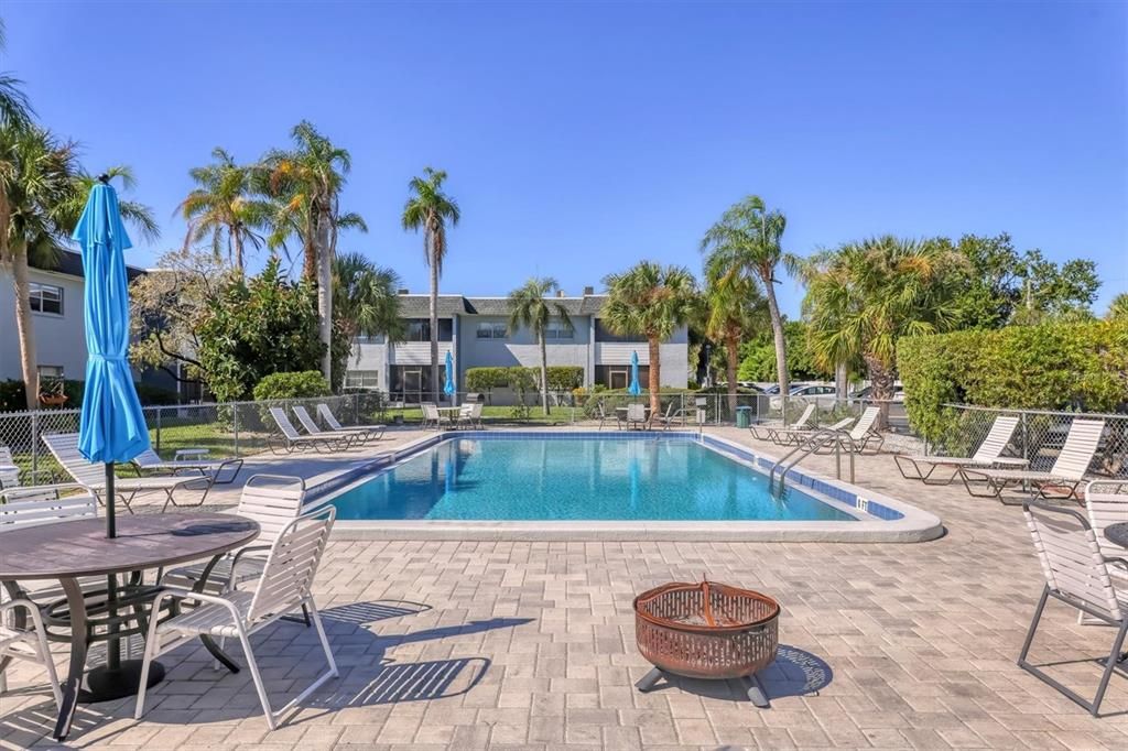 For Sale: $123,900 (2 beds, 2 baths, 962 Square Feet)