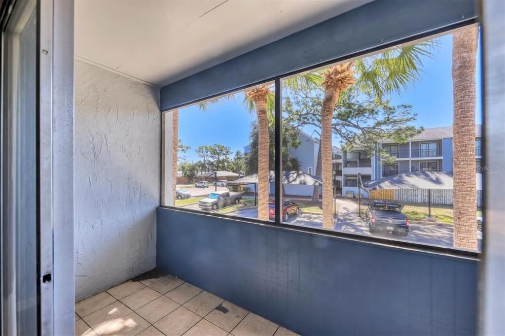 For Sale: $123,900 (2 beds, 2 baths, 962 Square Feet)