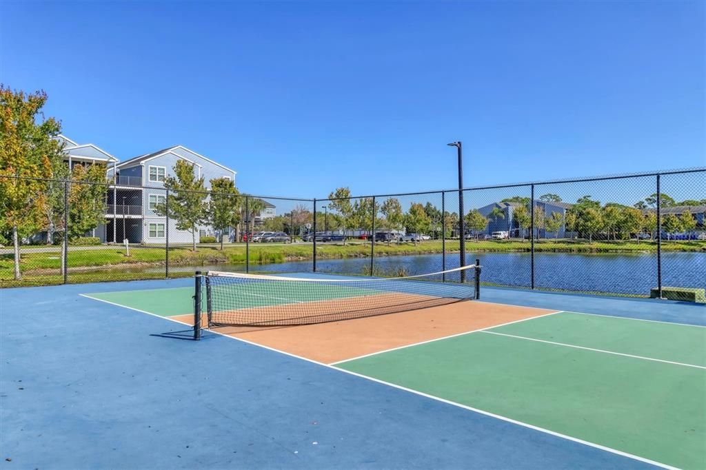 For Sale: $123,900 (2 beds, 2 baths, 962 Square Feet)