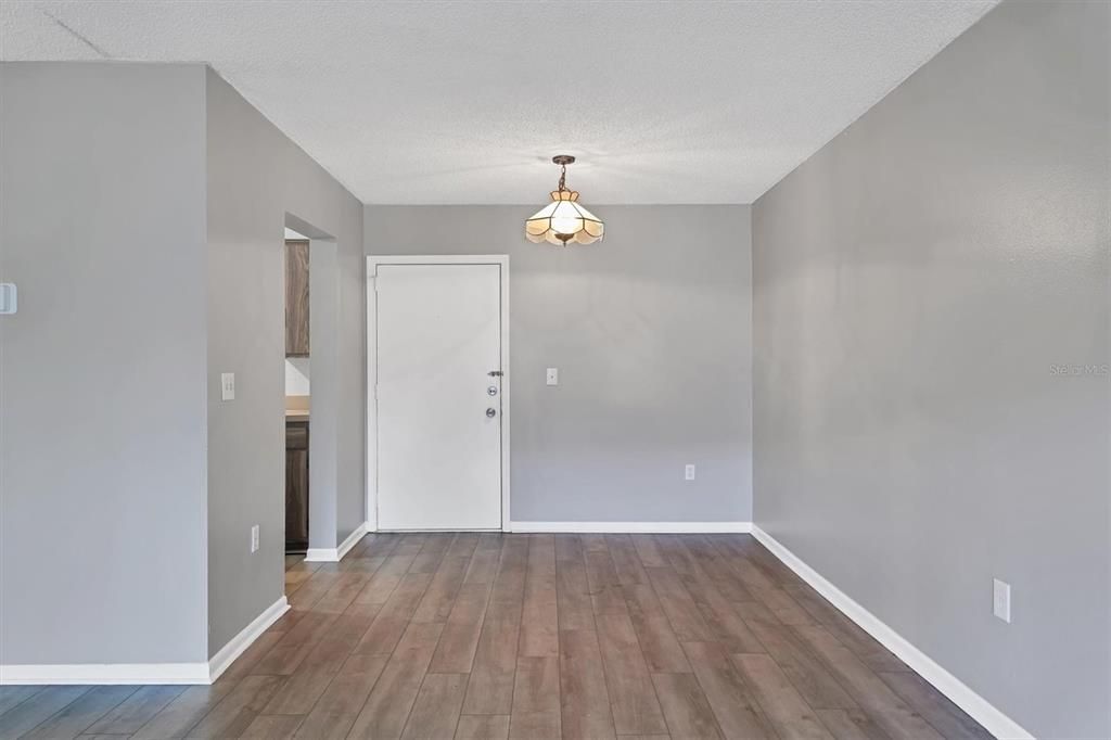 For Sale: $123,900 (2 beds, 2 baths, 962 Square Feet)