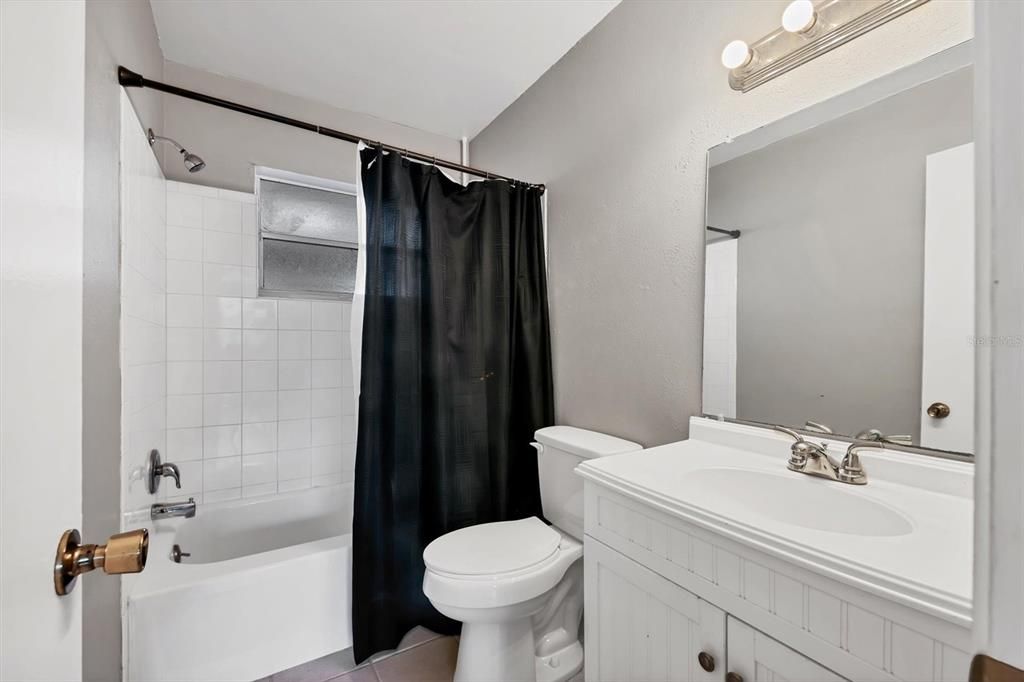 For Sale: $123,900 (2 beds, 2 baths, 962 Square Feet)