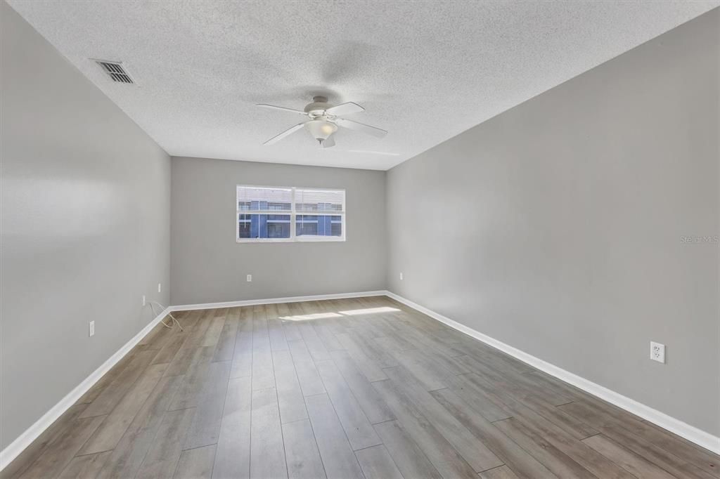 For Sale: $123,900 (2 beds, 2 baths, 962 Square Feet)