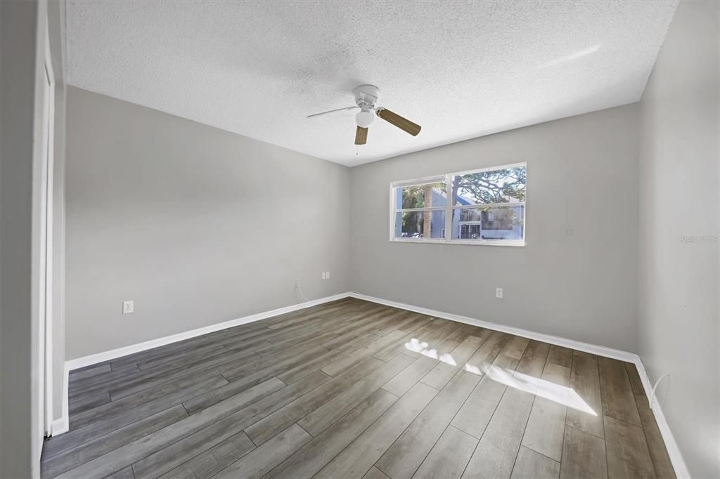 For Sale: $123,900 (2 beds, 2 baths, 962 Square Feet)