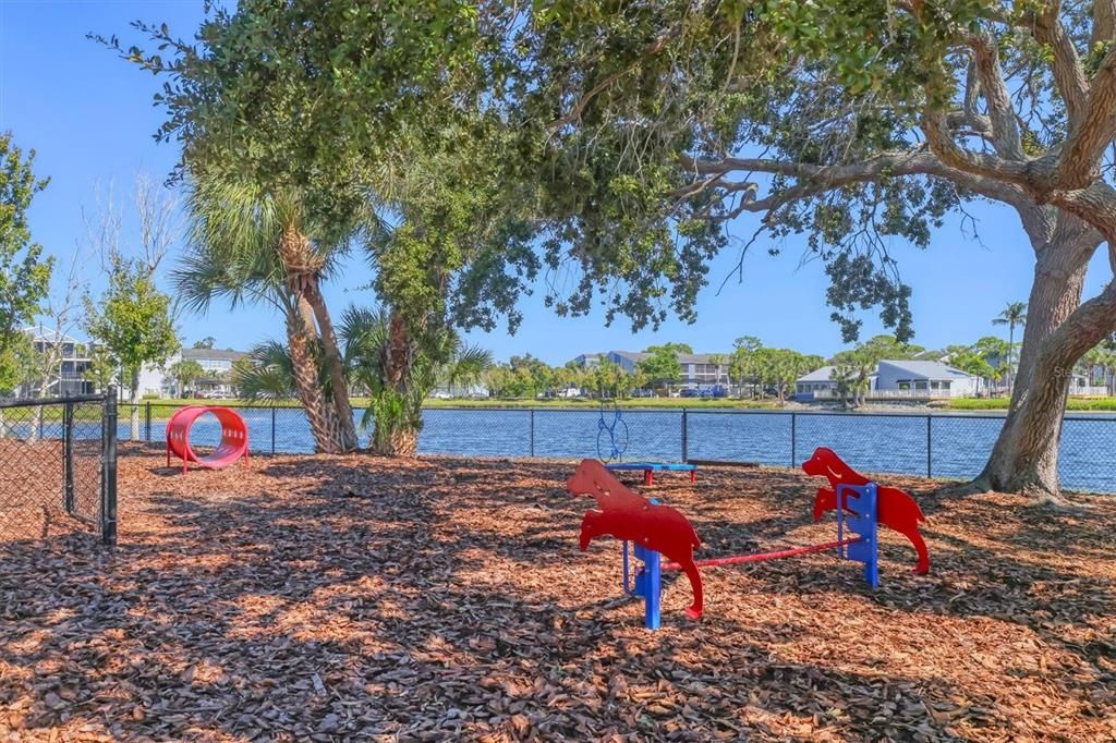 For Sale: $123,900 (2 beds, 2 baths, 962 Square Feet)