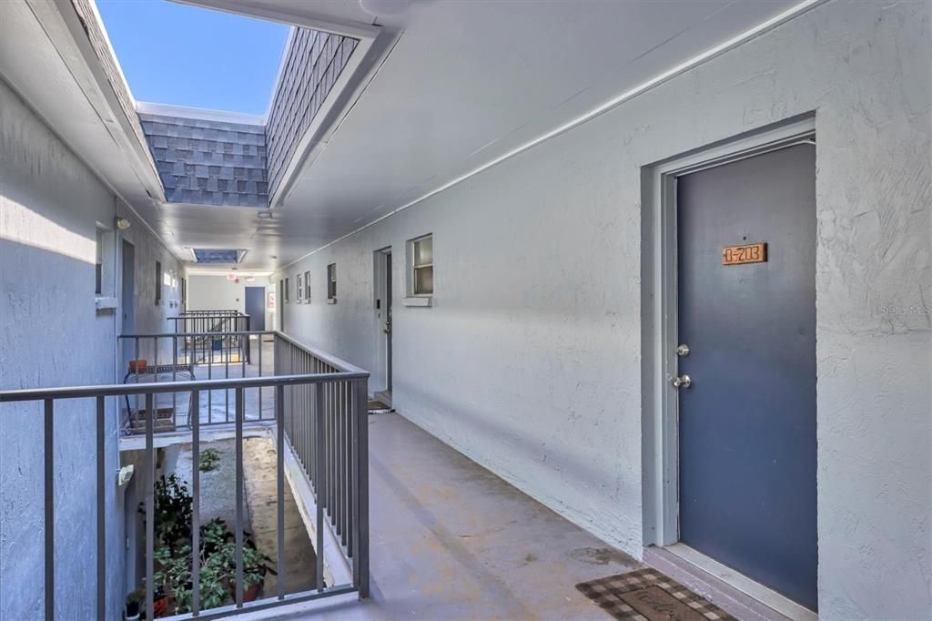 For Sale: $123,900 (2 beds, 2 baths, 962 Square Feet)