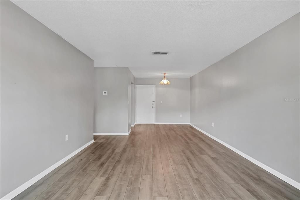 For Sale: $123,900 (2 beds, 2 baths, 962 Square Feet)