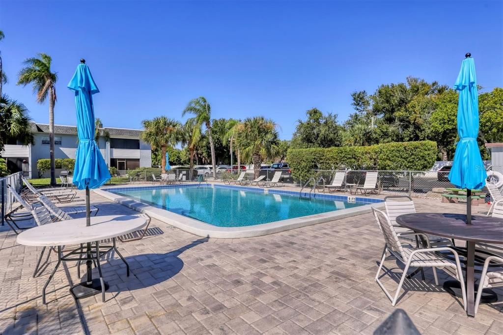 For Sale: $123,900 (2 beds, 2 baths, 962 Square Feet)