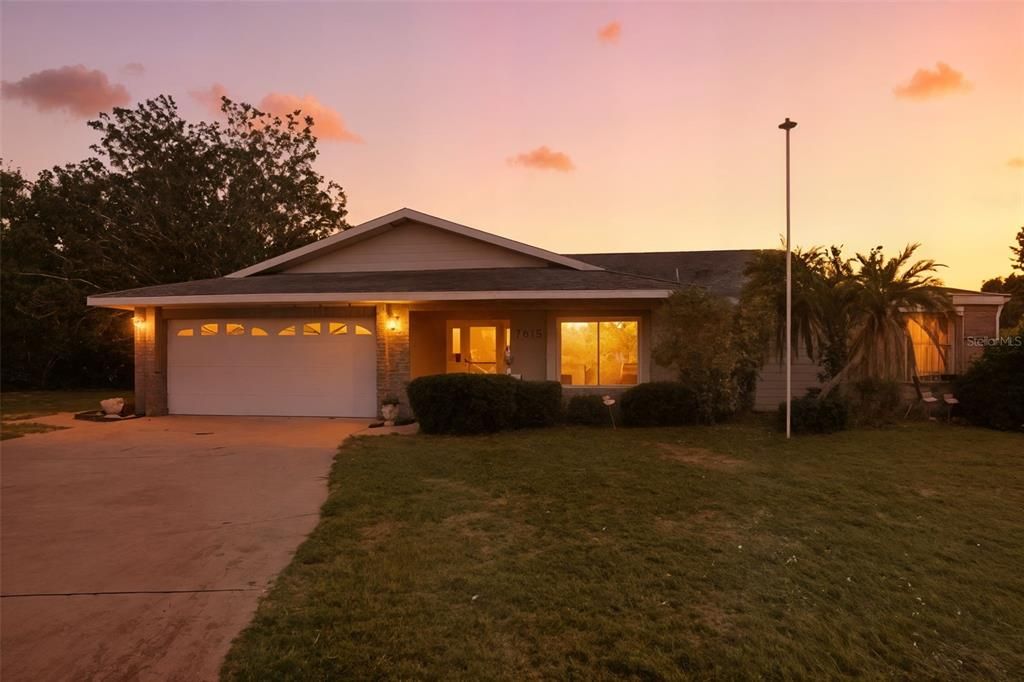 Active With Contract: $525,000 (3 beds, 2 baths, 1847 Square Feet)