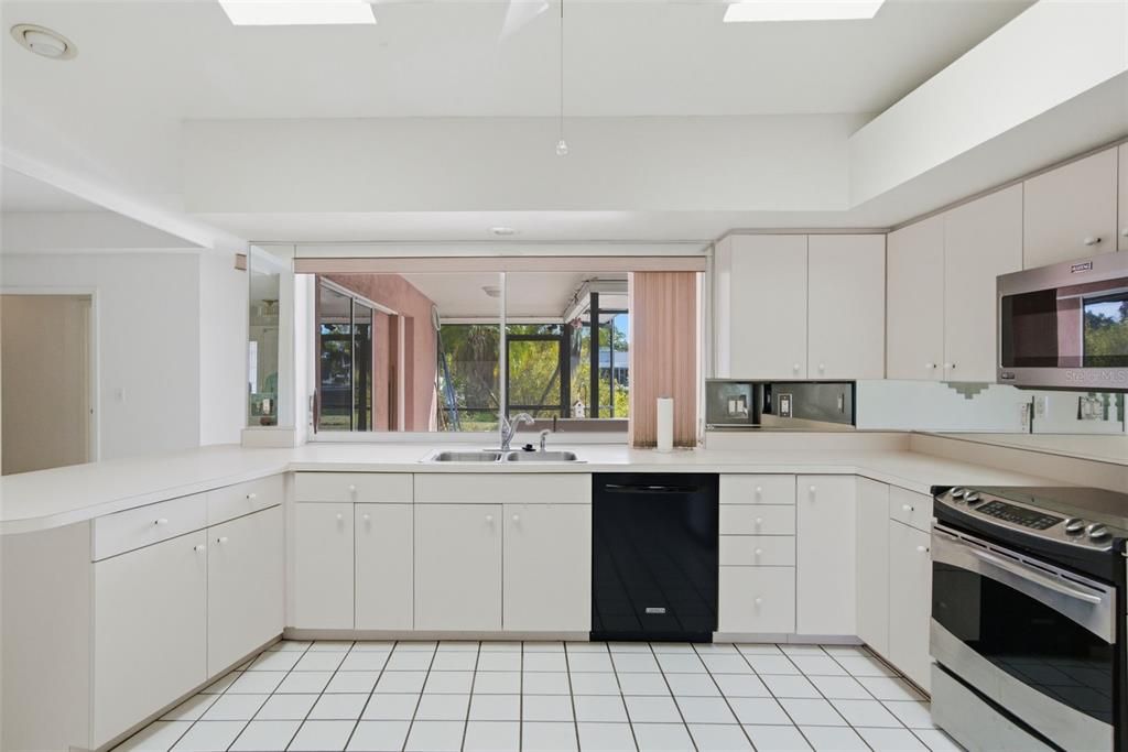 Active With Contract: $525,000 (3 beds, 2 baths, 1847 Square Feet)