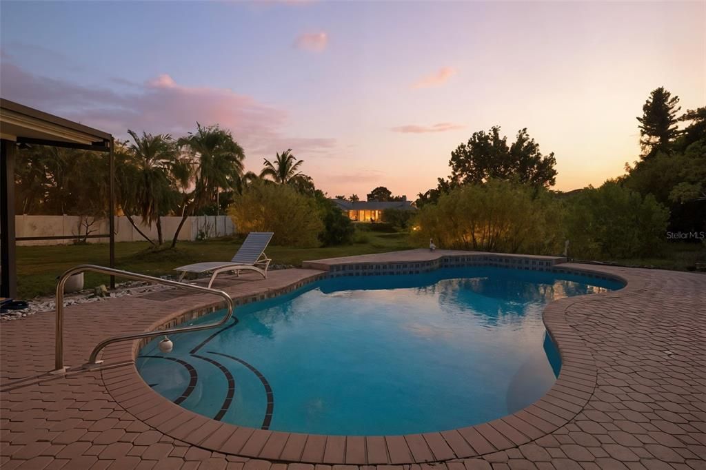 Active With Contract: $525,000 (3 beds, 2 baths, 1847 Square Feet)