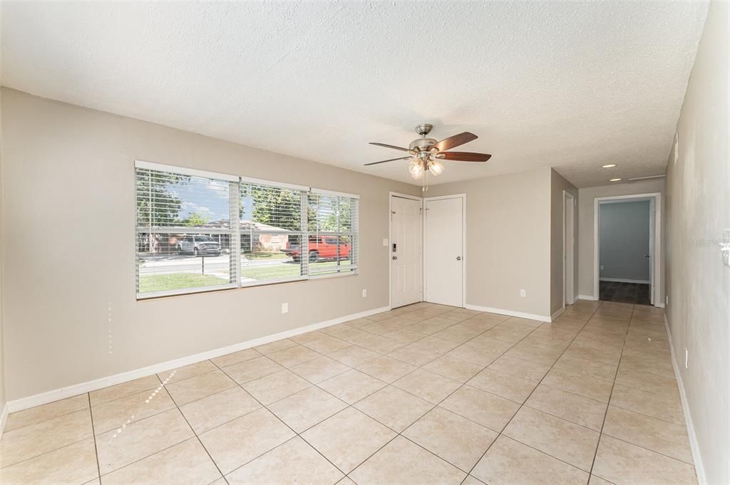 待售: $254,700 (3 贝兹, 2 浴室, 1380 平方英尺)