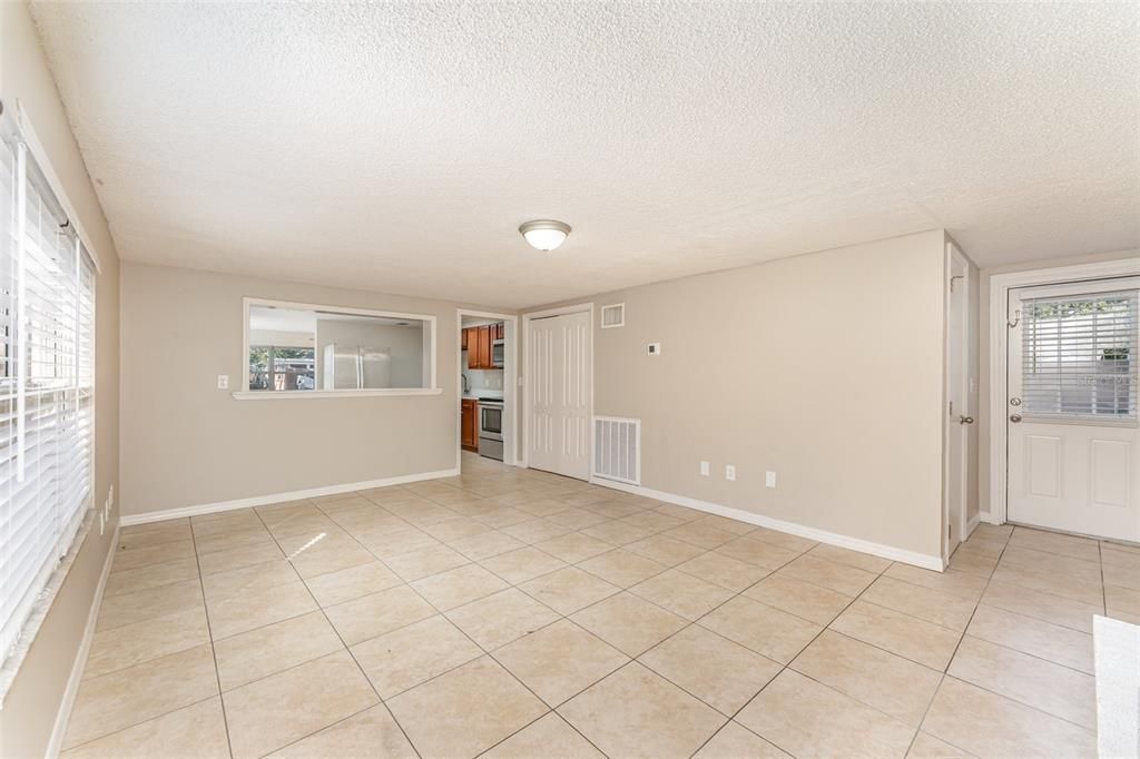 待售: $254,700 (3 贝兹, 2 浴室, 1380 平方英尺)